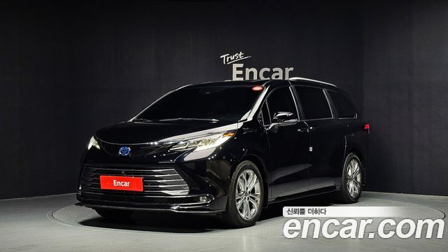 Toyota Sienna 4-го поколения 2.5 Hybrid 2WD - фото 0