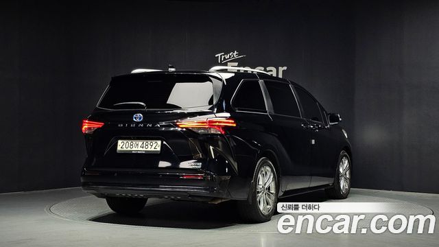 Toyota Sienna 4-го поколения 2.5 Hybrid 2WD - фото 1
