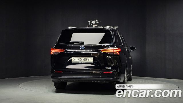 Toyota Sienna 4-го поколения 2.5 Hybrid 2WD - фото 3