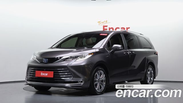 Toyota Sienna 4-го поколения 2.5 Hybrid 2WD - фото 0