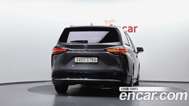 Toyota Sienna 4-го поколения 2.5 Hybrid 2WD - фото 3