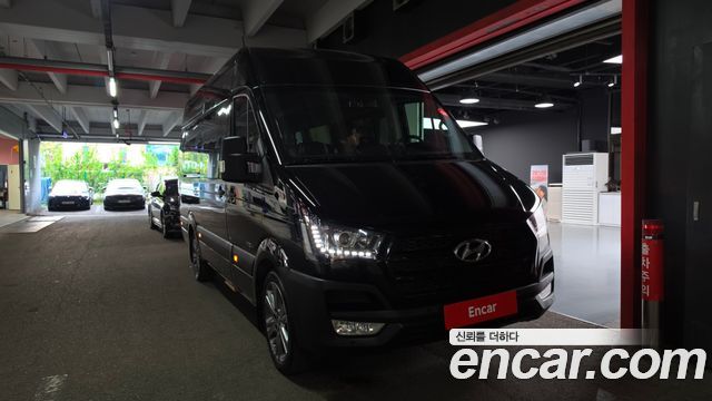 Hyundai Solati 15-seater Luxury - фото 0