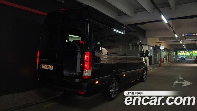 Hyundai Solati 15-seater Luxury - фото 1