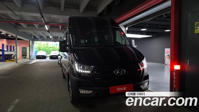 Hyundai Solati 15-seater Luxury - фото 2