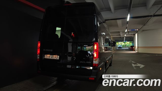 Hyundai Solati 15-seater Luxury - фото 3
