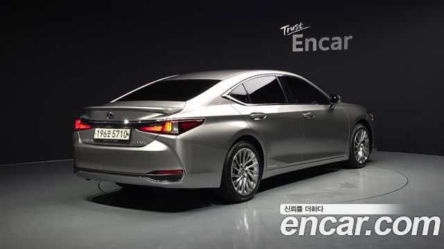 Lexus ES 7-го поколения Executive - фото 1