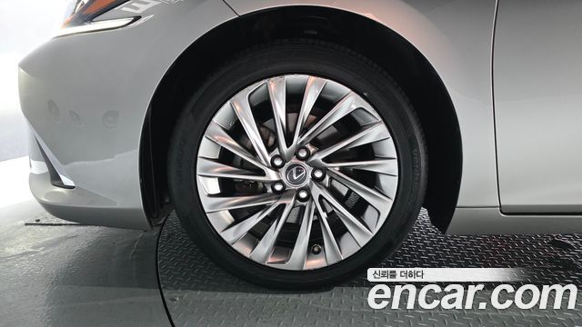 Lexus ES 7-го поколения Executive - фото 4