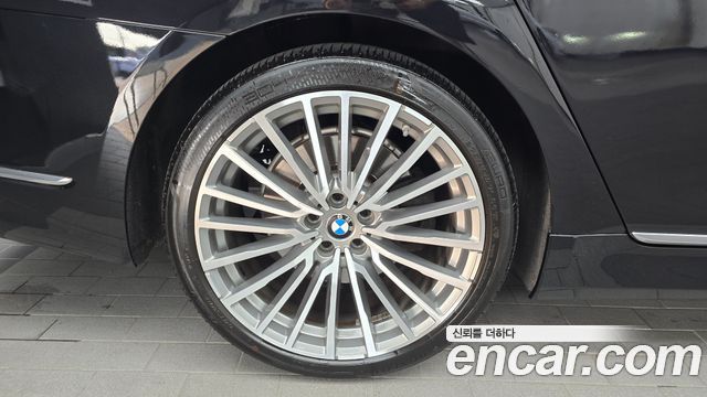 BMW 7-Series G11 740Li xDrive Design Pure Excellence - фото 4