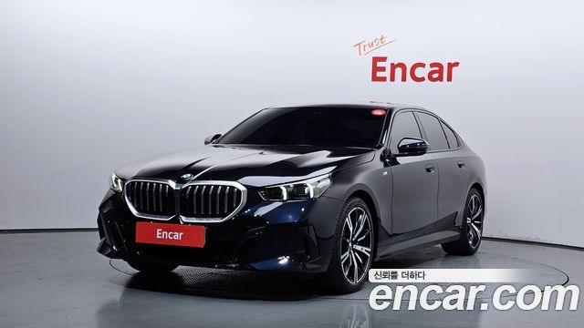 BMW 5-Series G60 530i xDrive M Sport - фото 0