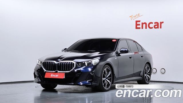 BMW 5-Series G60 530i xDrive M Sport - фото 0