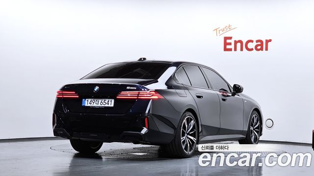BMW 5-Series G60 530i xDrive M Sport - фото 1