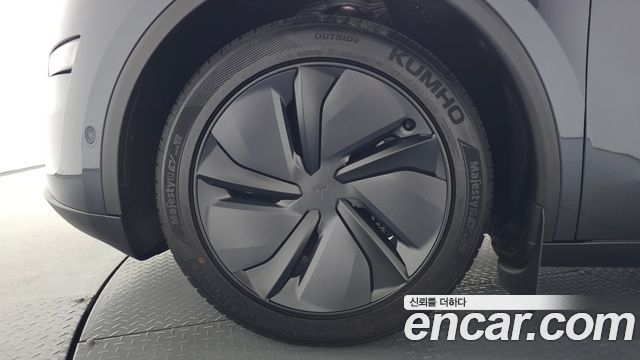 Tesla Model Y RWD - фото 3