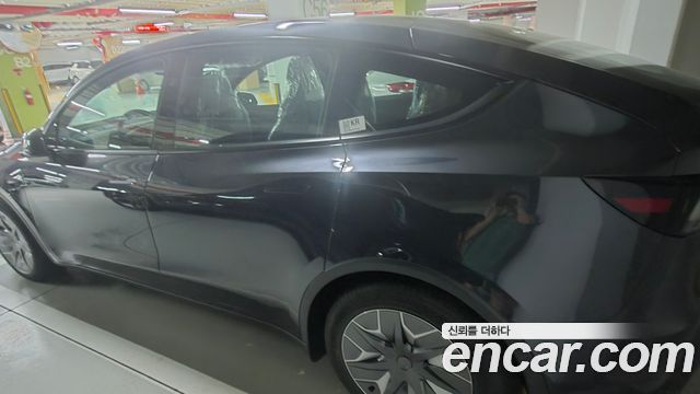 Tesla Model Y L Long Range AWD - фото 1