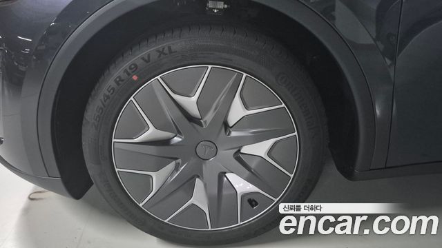 Tesla Model Y L Long Range AWD - фото 4