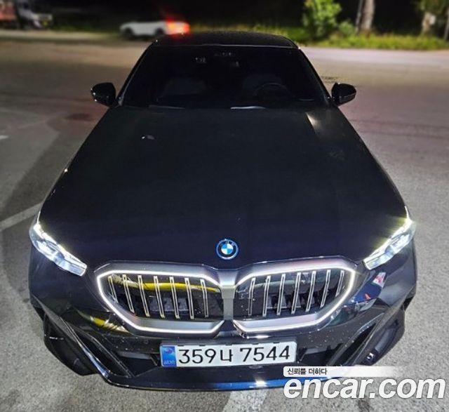 BMW 5-Series G60 530e M Sport - фото 0