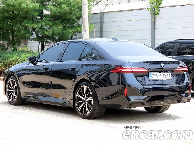BMW 5-Series G60 530e M Sport - фото 2