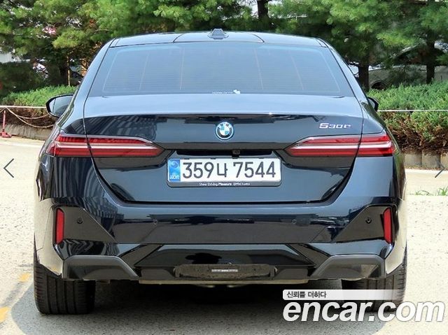 BMW 5-Series G60 530e M Sport - фото 3