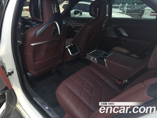 BMW 7-Series G70 740i xDrive M Sport - фото 1