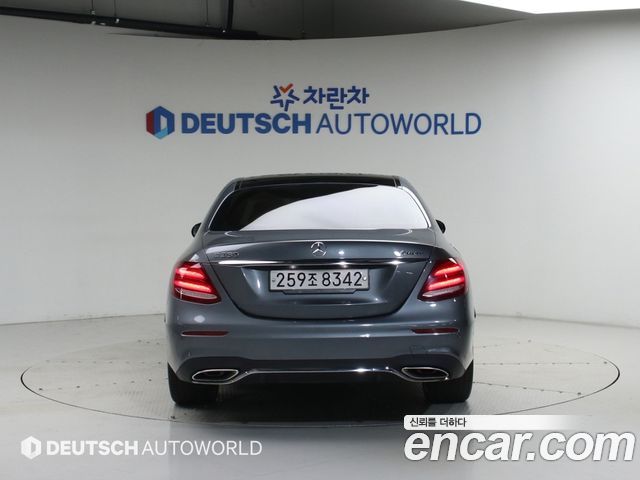 Mercedes-Benz E-Class W213 E350 4MATIC AMG Line - фото 3