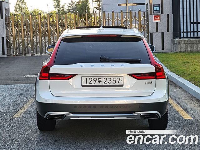 Volvo V90 T5 Pro AWD - фото 1