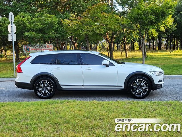 Volvo V90 T5 Pro AWD - фото 3