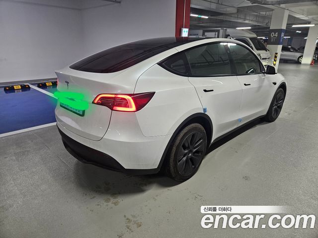 Tesla Model Y RWD - фото 1