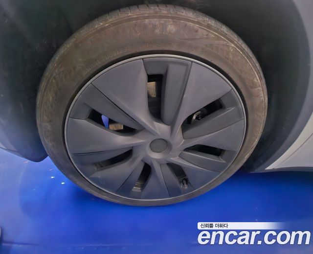 Tesla Model Y RWD - фото 4