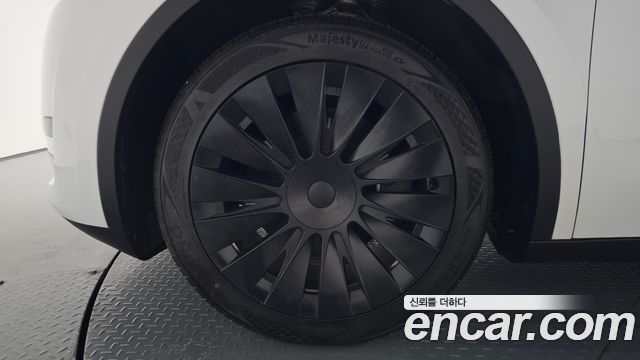 Tesla Model Y RWD - фото 3