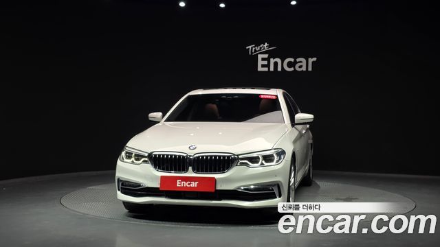 BMW 5-Series G30 520d Luxury Special Edition - фото 1