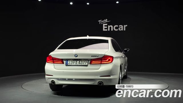 BMW 5-Series G30 520d Luxury Special Edition - фото 2