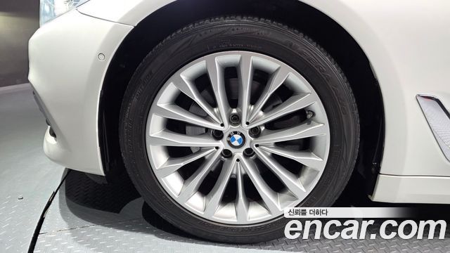 BMW 5-Series G30 520d Luxury Special Edition - фото 3