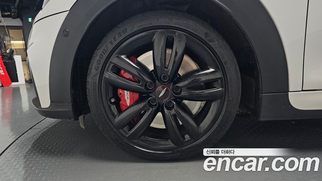 Mini Cooper Convertible JCW 3rd - фото 4