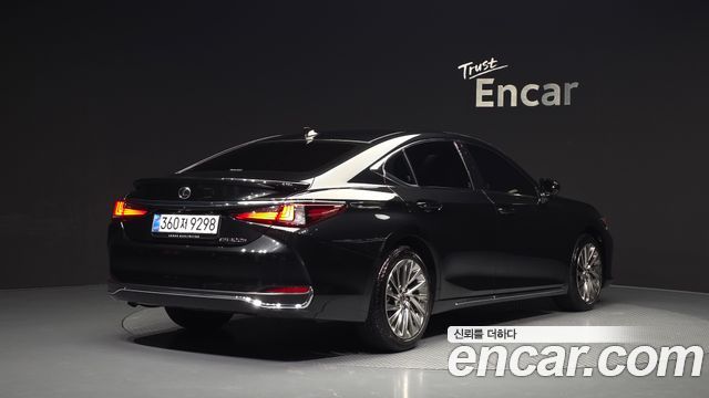 Lexus ES 7-го поколения Executive - фото 1