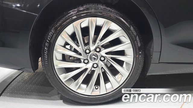 Lexus ES 7-го поколения Executive - фото 4