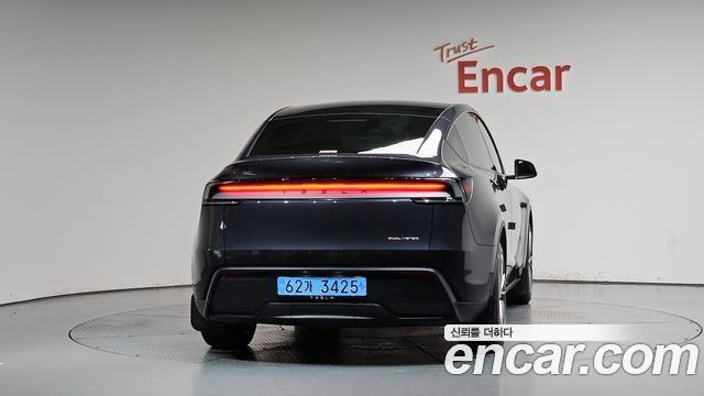 Tesla Model Y Long Range AWD - фото 2