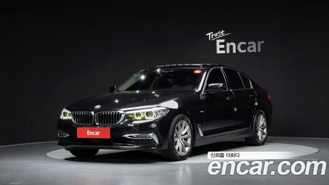 BMW 5-Series G30 520i Luxury - фото 0