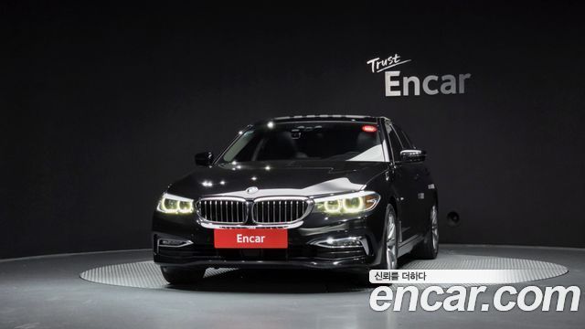 BMW 5-Series G30 520i Luxury - фото 2