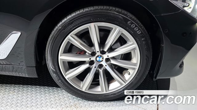 BMW 5-Series G30 520i Luxury - фото 4