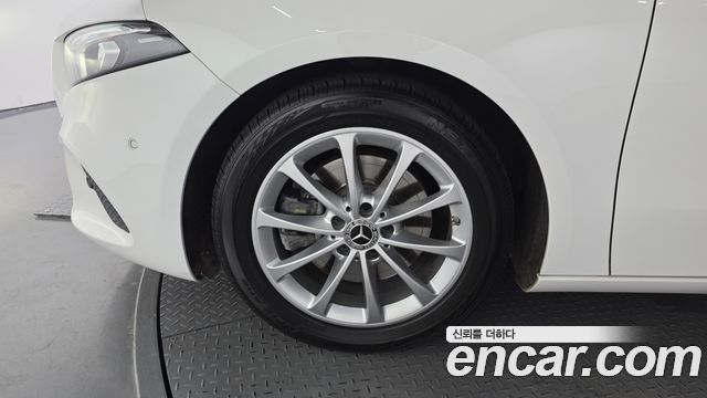 Mercedes-Benz A-Class W177 A220 Sedan - фото 4
