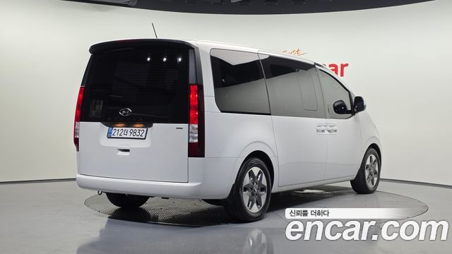 Hyundai Staria 4WD Tourer 9-Seater Modern - фото 1