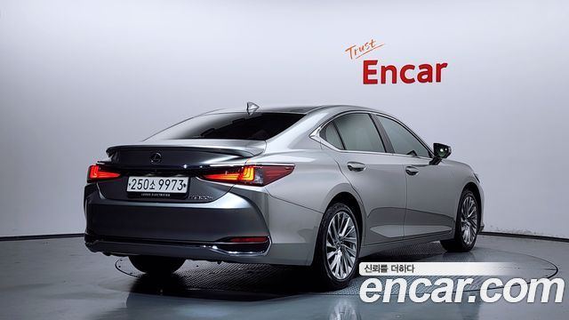 Lexus ES 7-го поколения Executive - фото 1