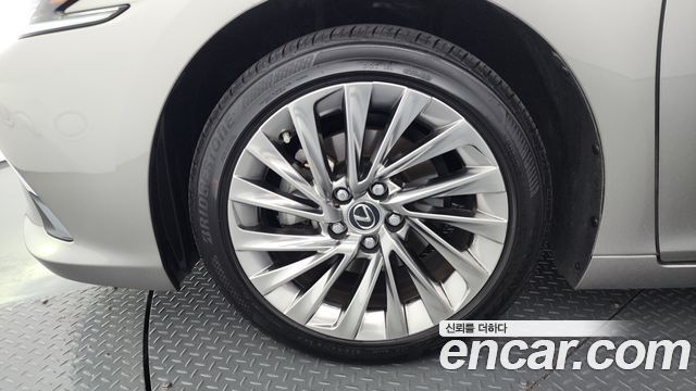 Lexus ES 7-го поколения Executive - фото 4