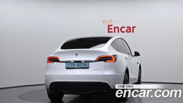 Tesla Model Y Long Range AWD - фото 3