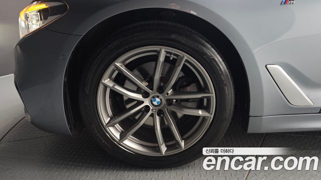 BMW 5-Series G30 520d M Sport Package Plus - фото 3