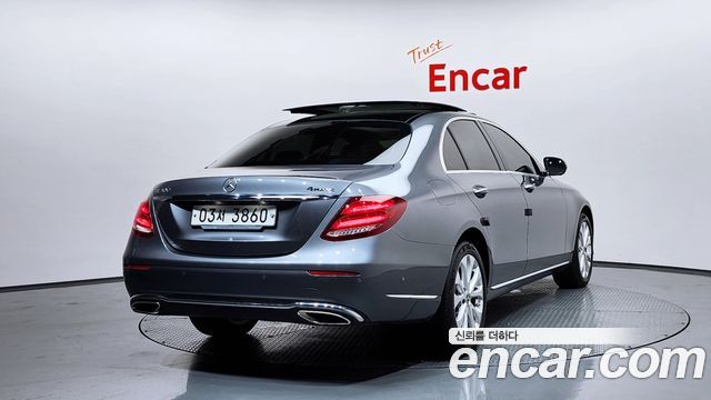 Mercedes-Benz E-Class W213 E300 4MATIC Exclusive - фото 1