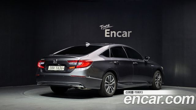 Honda Accord 10-го поколения 2.0 Hybrid Touring - фото 1