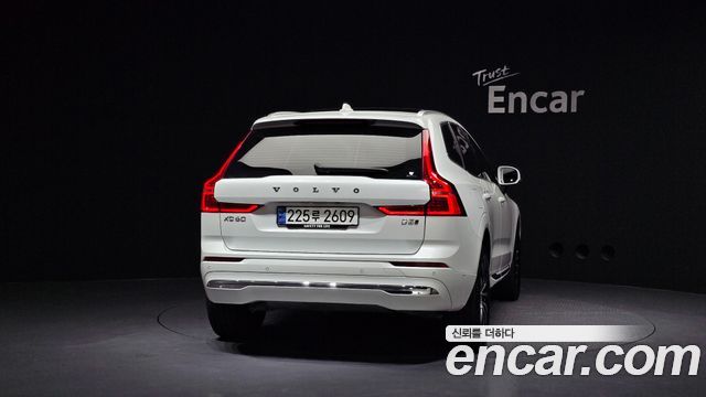 Volvo XC60 2-го поколения B5 Ultra Bright - фото 3