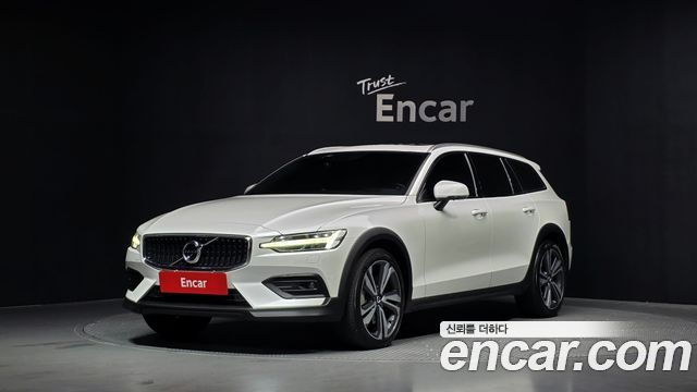 Volvo V60 2-го поколения T5 Pro AWD - фото 0