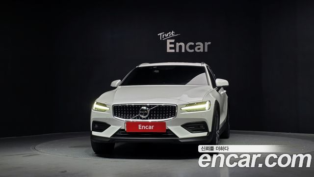 Volvo V60 2-го поколения T5 Pro AWD - фото 2
