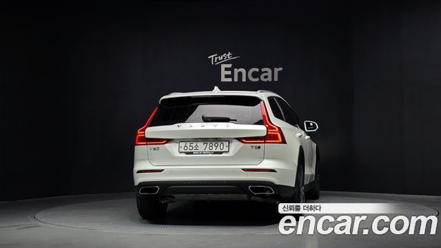 Volvo V60 2-го поколения T5 Pro AWD - фото 3